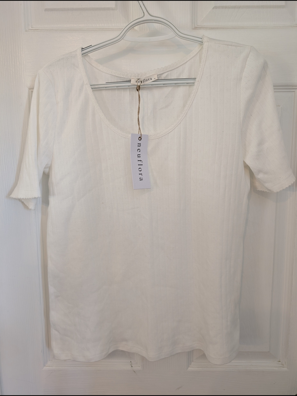 Oneflora Women's White Short Sleeve Scoop Neck Tee